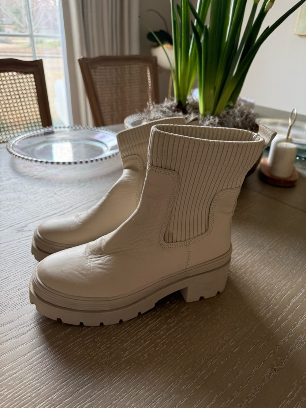 Vintage Havana Cream Rib-Knit top on leather Chelsea Booties size 6